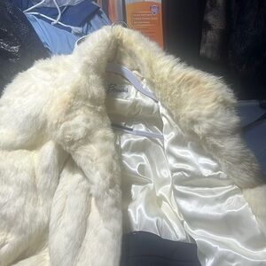 Bermansivory/cream rabbit fur.  Needs cleaning around the neck, and bottom.